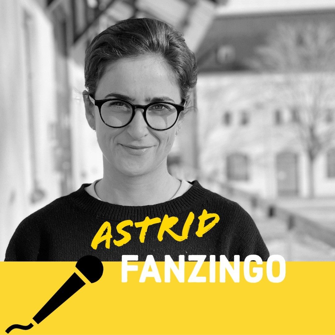 Idag säger vi hej och varmt välkommen till vår praktikant Astrid  
Astrid läser sista terminen på journalistprogrammet på Södertörns Högskola.

🟡Hur hittade du till Fanzingo?
- Jag känner Fanzingos korrespondent Emanuel (Sveriges röster) sedan tidigare och började av den anledningen följa Fanzingo på Instagram - för att få ta del av hans jobb helt enkelt och blev på så sätt väldigt intresserad av Fanzingos arbete.

🟡Vad kommer du göra under din praktik hos oss?
- Massor hoppas jag! Jag inleder min praktik med att fungera som en slags redaktör för Sveriges röster och kommer sedan även producera eget material som reporter. Jag hoppas även kunna vara med i fler spännande projekt som Fanzingo driver.

🟡Vet du vad du vill jobba med när du är färdig med din utbildning?
- Absolut inte! Jag vill göra så mycket. Jag hoppas ha ett tydligare svar efter min praktikperiod.

🟡Vad hoppas du få lära dig och bidra med under din tid här?
- Jag tror att Fanzingo är en unik plats där jag kommer få chansen att pröva på det jag vill och tar mig för. Just nu vill jag bara försöka suga i mig så mycket som möjligt och hoppas kunna bidra med nya idéer och perspektiv.

🟡Om du fick förändra och påverka något inom mediebranschen vad skulle det vara?
- Då traditionella medier blir allt mindre trovärdiga och (ju) brister många gånger i sin nyhetsrapportering så tillkommer det allt mer alternativ media - i form av partistyrda nyhetskanaler och/eller youtubekanaler producerade av privatpersoner. Finns såklart båda sidor av detta men jag vill tro att det behöver tillkomma fler ”professionella” medier som medvetet jobbar för att nyansera och tillföra fler berättelser samt perspektiv - så som Fanzingo.

🟡 Hur spenderar du helst en ledig dag?
- Oj. Då vill jag gärna att det är varmt ute och så beger jag mig till skogs. Hittar gärna en sjö och lägger mig med en bra bok. Allra helst har jag med mig kaffetermos och kanelbullar också. 

(fortsättning i kommentarerna...)