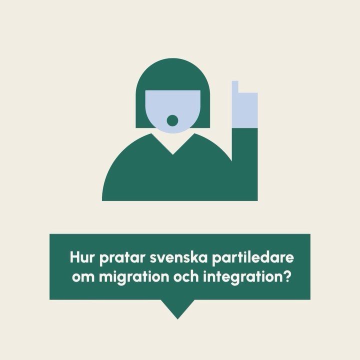 NY RAPPORT: SVERIGES PARTILEDARE BIDRAR TILL ÖKAD RASISM

Det sker en normalisering av fördomar och rasism i och med de negativa begrepp och ordval som används av våra partiledare när de i Almedalstal och offentliga debatter pratar om migration, integration och invandring. Det visar en ny rapport som släpptes nyligen där 70st partiledartal, debatter och intervjuer loggats mellan 2019 och 2022. I materialet från 2019 hade partiledarna 60,6% negativa beskrivningar om migration och integration, vilket i år har ökat till hela 73,5%.

Enligt Jesper Strömbäck, professor i journalistik och politisk kommunikation vid Institutionen för journalistik, medier och kommunikation (JMG) vid Göteborgs universitet påverkar politikernas samtal medborgarnas uppfattningar. En hårdare ton om invandring, riskerar därför att leda till mer negativa attityder mot invandring och personer som kodas som invandrare menar han.

- Att ständigt höra att gruppen man tillhör är ett problem och känna sig utesluten påverkar i sin tur människors drivkrafter att försöka komma in i det nya samhället. Det är en viktig aspekt av hur den politiska debatten kan splittra samhället, berättar Jesper Strömbäck till tidningen Syre i en intervju om rapporten Mellan raderna. 

Rapporten har gjorts av Open Act och finns att ta del av i sin helhet på deras hemsida.
 
Några sammanfattande punkter från analyserna:
 
2021 och 2022 börjar migration och integration i allt större utsträckning kopplas ihop med kriminalitet och brottslighet. Dessa teman är nästan helt frånvarande under samtalet som analyseras mellan 2019 och 2020.
 
Skifte i mest förekommande ord: Familjeåterförening, barn och asyl rättigheter får större utrymme när partiledare pratar om migration och integration mellan 2019 och 2020, jämfört med efterföljande år.
 
2021 noteras en viktig förändring när kriminalitet benämns i 13,2% av uttalandena. Denna förändring förstärks ytterligare 2022 när polisen omnämns som det tredje mest frekventa begreppet och "området" blir också ett av de mest återkommande begrepp.