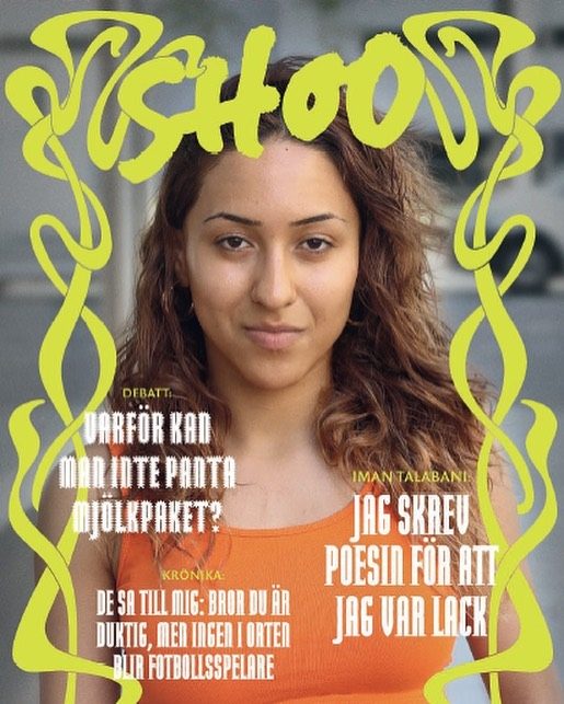 Mediehuset Fanzingos release för tidningen "Shoo" – En tidning av unga och för unga

2:a september kl 16.00-18.00 på Lava (Kulturhuset Stadsteatern)
Plats på scen: 17.30

"Shoo" är en tidning av unga – för unga. Den 2:a september släpper Fanzingo årets nummer under Natur & Kulturs litteraturfestival under parollen "Kärlek och kamp" i Lavas lokaler på Kulturhuset Stadsteatern.

I Shoo berättar unga botkyrkabor i åldrarna 15-18 om sig själva och om samhället från deras horisont. Hur känns det att ha beslutsångest? Varför finns det inte fler TV-serier som det går att känna igen sig i? Och hur kan unga påverka politiken? Det är bara några av de frågor som behandlas i tidningen, varvade med quiz, illustrationer, modereportage och intervjuer med kändisar som rapparen Felipe ("Fille") Leiva Wenger @filledanza och poeten Iman Talabani @imantalabani 

Under releasen är ungdomsredaktionen är på plats för att berätta om sitt arbete. Besökare får gärna ta med sig ett exemplar av tidningen hem. Först till kvarn!
Tidningen Shoo har producerats av unga inom ramen för tre veckors feriepraktik på Mediehuset Fanzingo, med stöd av Botkyrka kommun. Tidningen kommer att spridas på bibliotek, skolor och fritidsgårdar