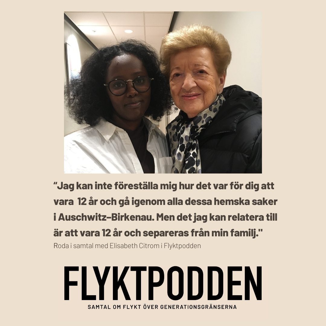 VI MINNS FÖRINTELSENS OFFER <3 Idag är det den internationella minnesdagen för de som fallit offer för Förintelsen. Vi ska minnas alla de som föll offer för den människofientliga nazistiska ideologin och hedra de som arbetar för att det aldrig ska glömmas eller upprepas. Vi måste alltid minnas nationalismens och rasismens fruktansvärda konsekvenser. Därför är det av extra vikt att ha kvar dokumenterade samtal som Flyktpodden. I det här avsnittet (från 2018) möter vi möter Roda, 26 år som kom till Sverige som ensamkommande flykting från Somalia när hon var 16 efter att ha levt på flykt sedan 12-årsåldern. Hon träffar Elisabeth Citrom, 87 år, som satt i ett av andra världskrigets värsta förintelseläger och som också skildes från sin familj, bara 12 år gammal. Det blir ett fint och gripande samtal. Länk till avsnittet hittar du i vår profil eller sök i din poddapp efter Flyktpodden. ‌ Mer info: I Flyktpoddens elva avsnitt möts en överlevande från Förintelsen eller annat folkmord och en ung person med erfarenhet av migration, i ett samtal om flykt, förföljelse och utanförskap. Samtalet hjälper oss att förstå och dra paralleller till det som hände och den utveckling som vi ser runt om i världen idag. Vi tror att personliga berättelser kan göra skillnad och hjälper oss att se hur historia och nutid hänger ihop. ‌Flyktpodden görs med stöd från MUCF @ungciv